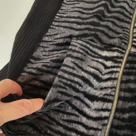Jones New York Sport Zebra / Corduroy Vest Size Medium - Picture 4 of 11